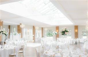 Offley Place, Hertfordshire Wedding Venue with a light fresh and airy wedding breakfast space. This venue is perfect for tall table centrepieces