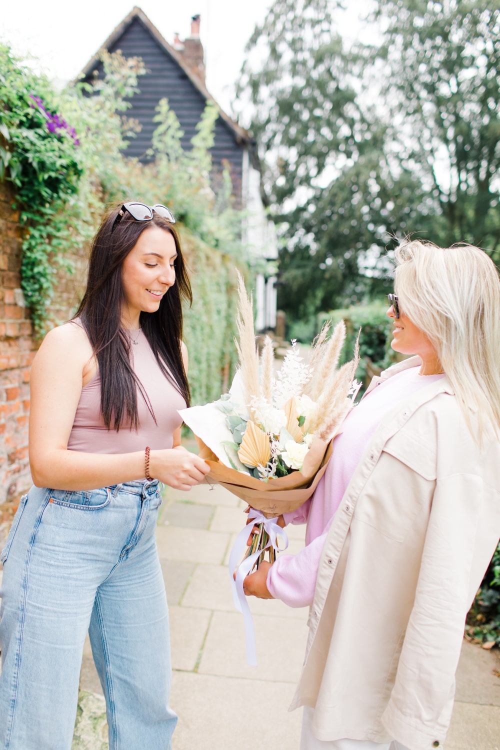 Local florist in Bedfordshire delivering fresh flower handties