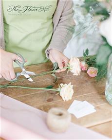 Top expert tip for extending the life of your flowers is to re cut the stems at a 45 degree angle like Kirsty is doing here. Cutting 2-3cm off at an angle give the flower a fresh boost of water and the angle means there is more surface area for the water to go up.
